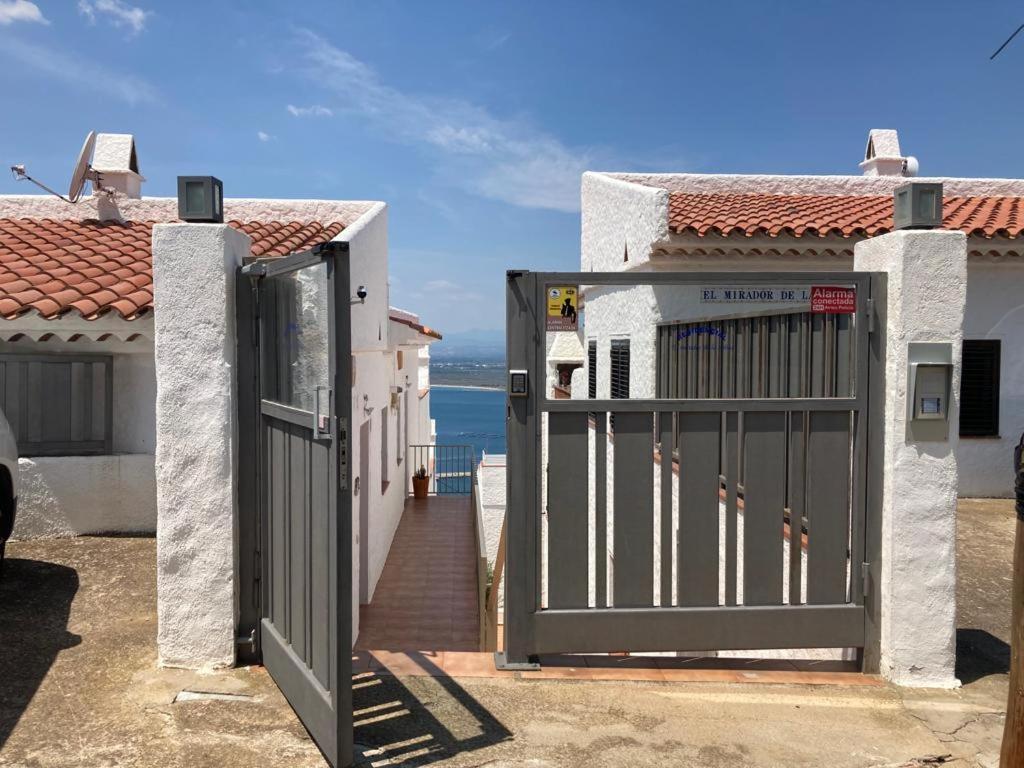 Appartement Duplex Rosas Avec Terrasse Magnifique Jacuzzi Vue Mer Luaran gambar