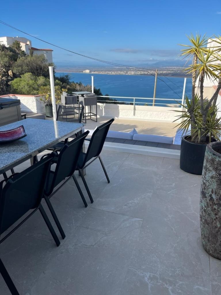 Appartement Duplex Rosas Avec Terrasse Magnifique Jacuzzi Vue Mer Luaran gambar
