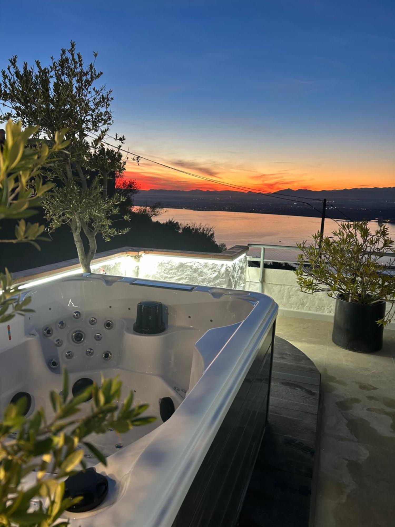 Appartement Duplex Rosas Avec Terrasse Magnifique Jacuzzi Vue Mer Luaran gambar